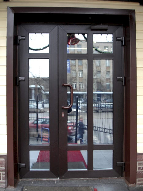 Монтаж входных дверей ПВХ